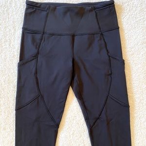 Lululemon Outrun 17” Crop Womens size 6 in Black